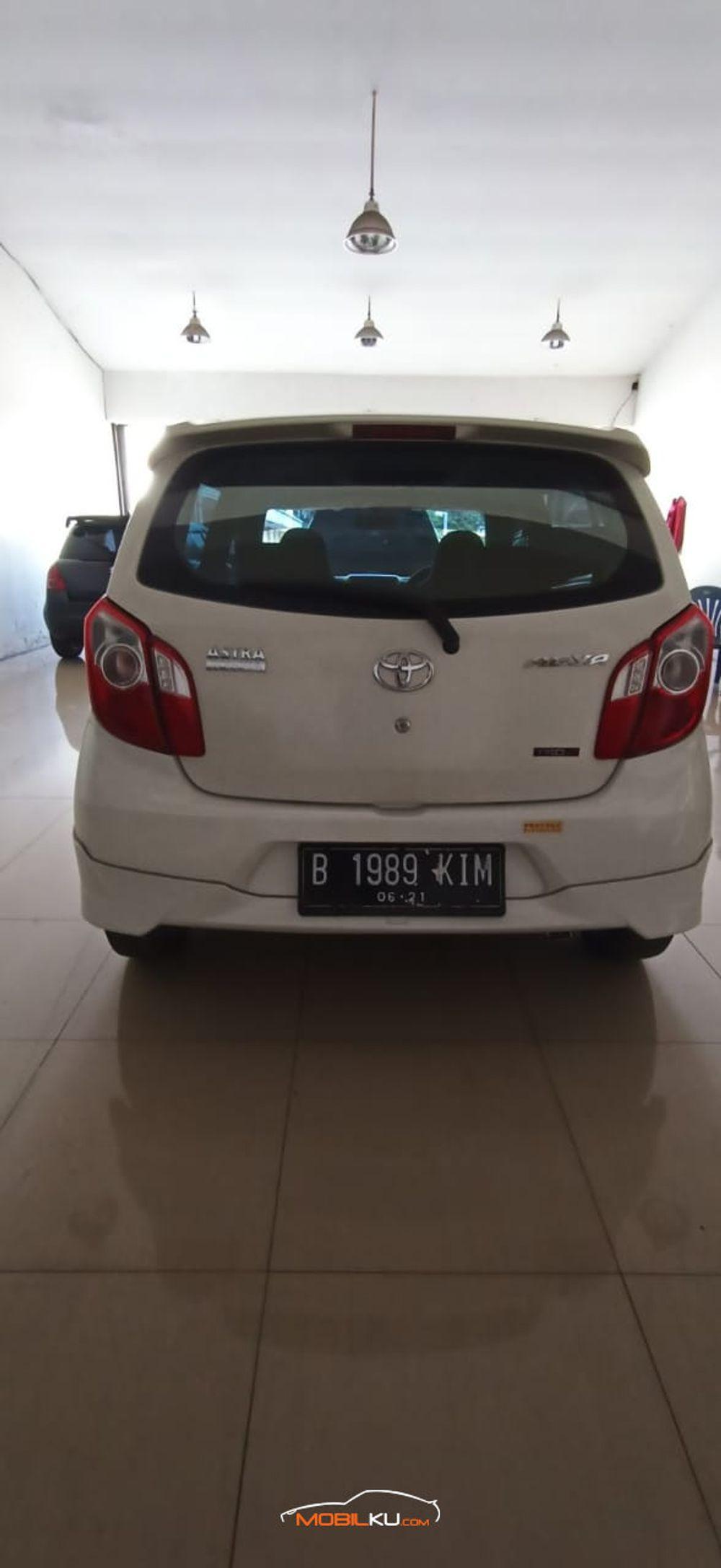 Mobil Toyota Agya 2016