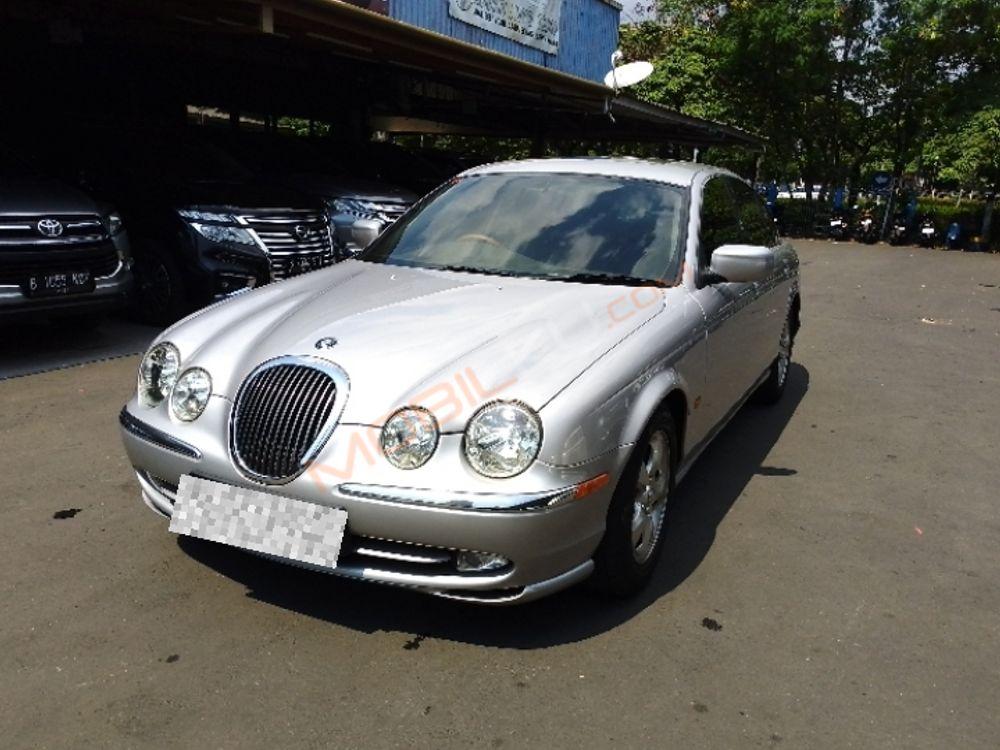 Mobil Jaguar S-Type 2001