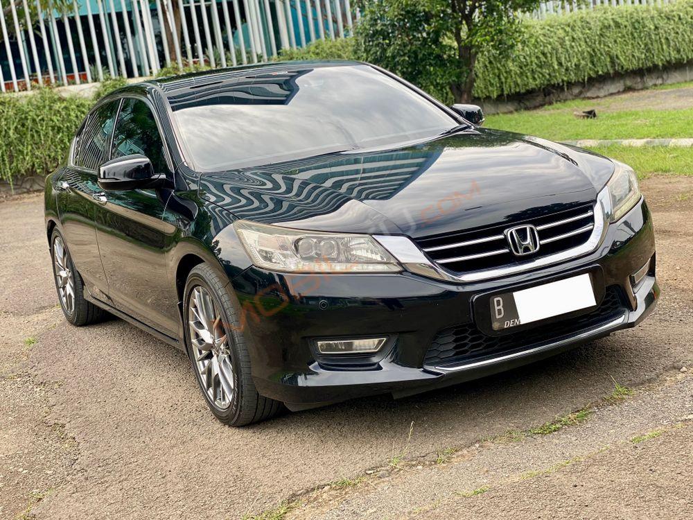 Mobil Honda Accord 2013