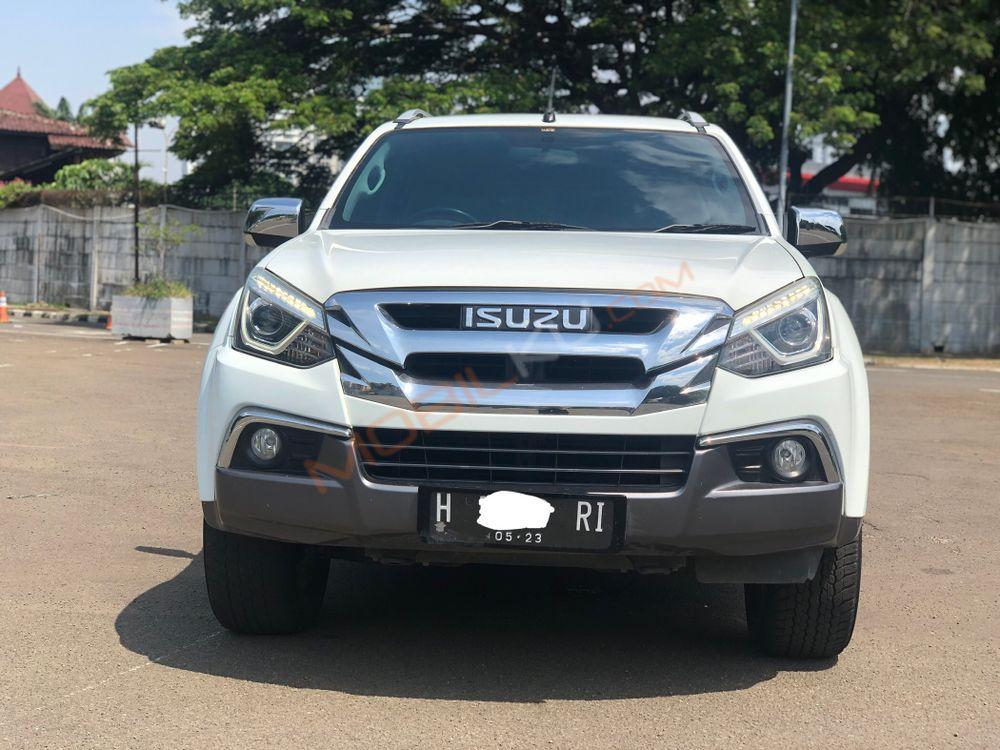 Mobil Isuzu MU-X 2017
