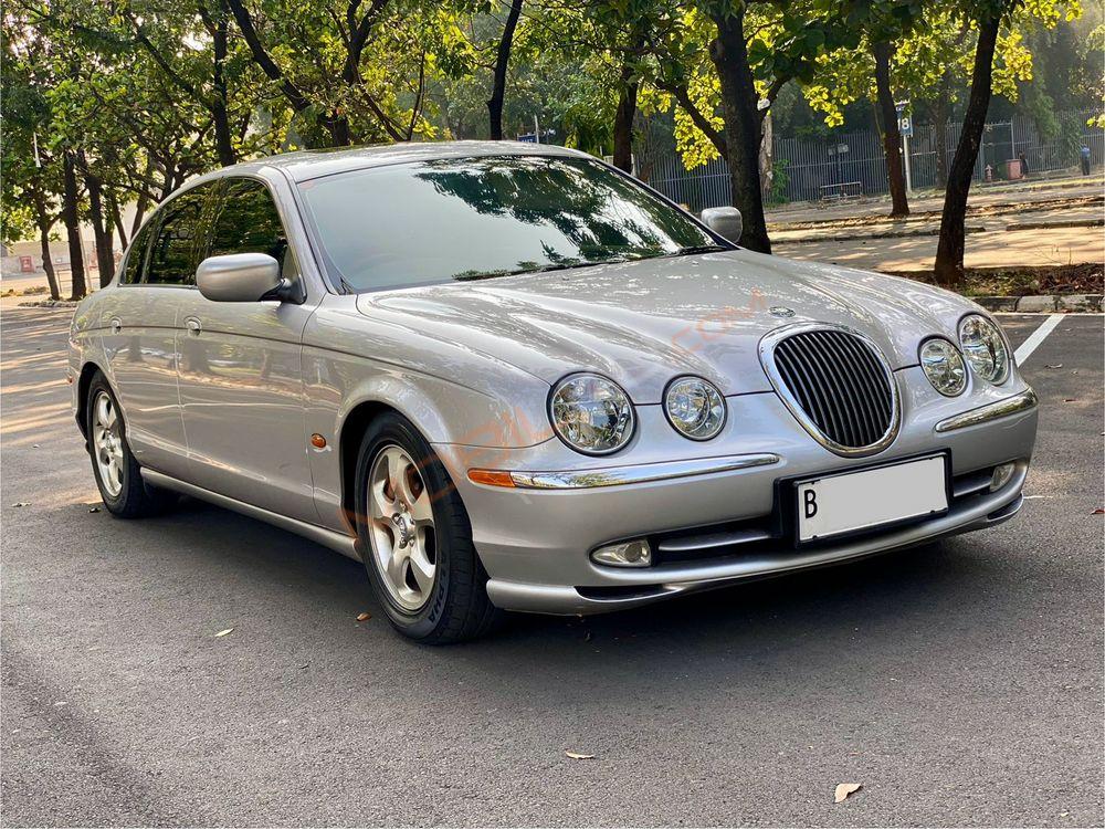 Mobil Jaguar S-Type 2001