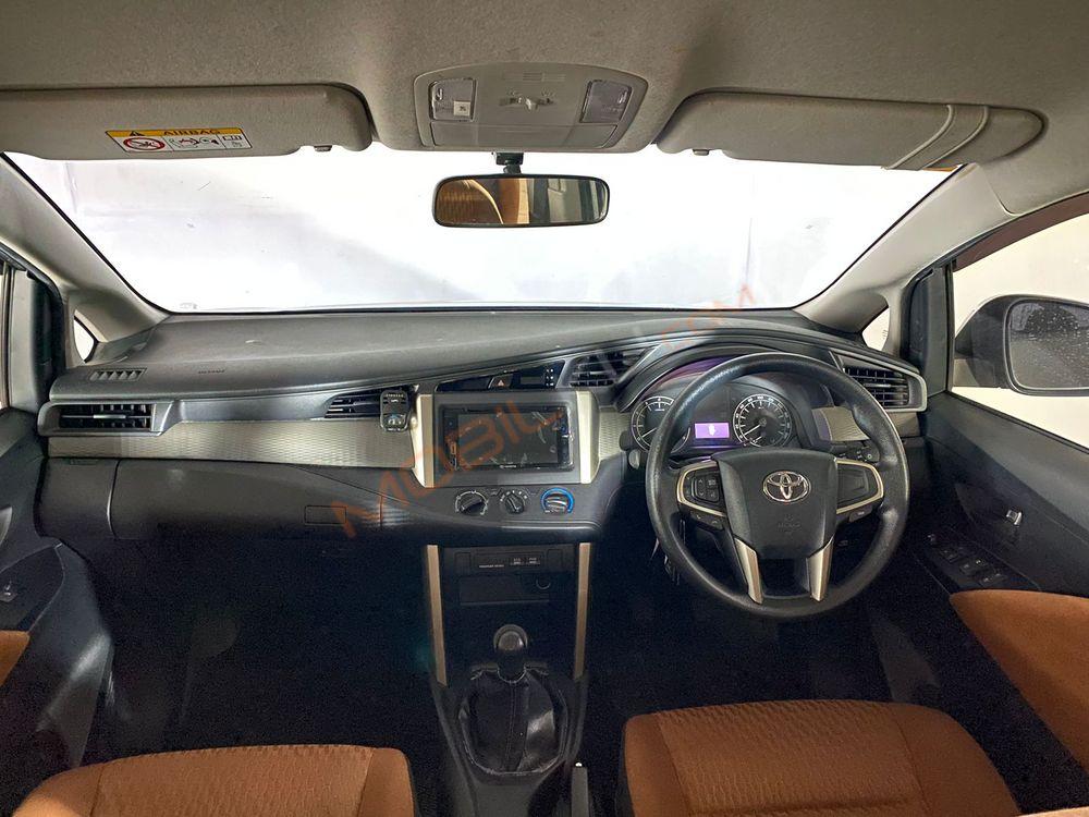 Mobil Toyota Kijang Innova 2020