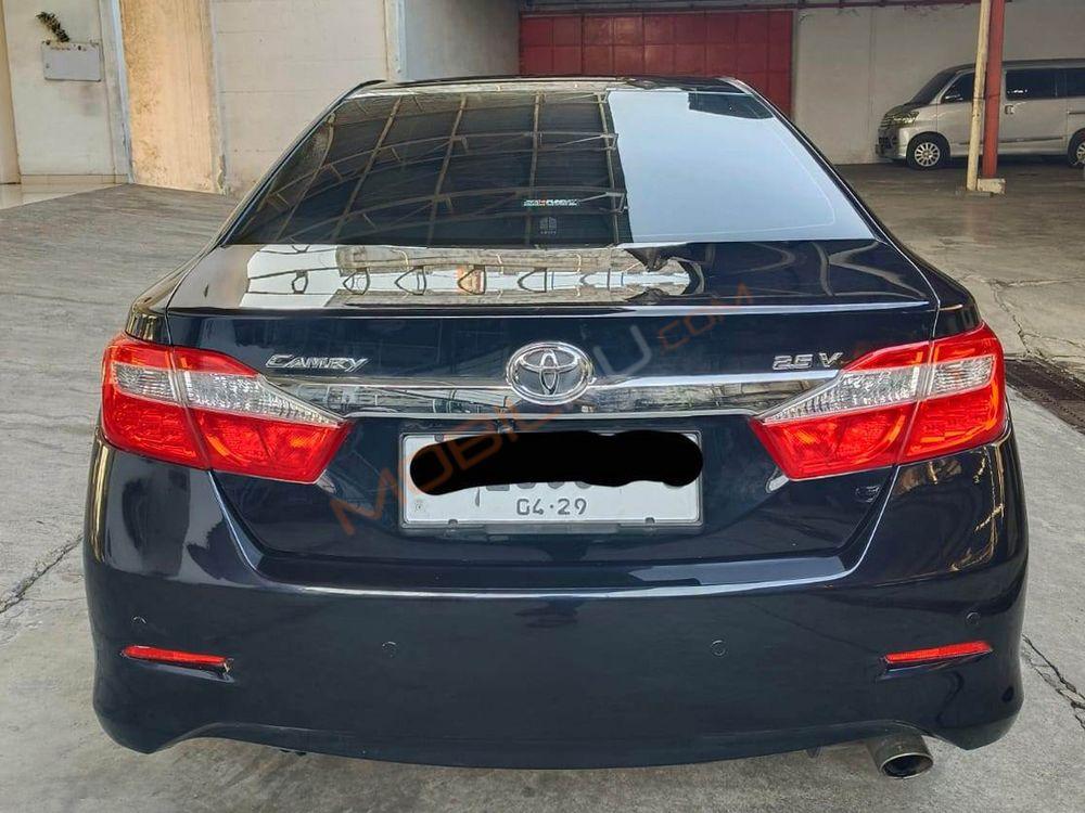 Mobil Toyota Camry 2013