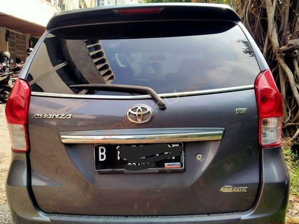 Mobil Toyota Avanza 2012