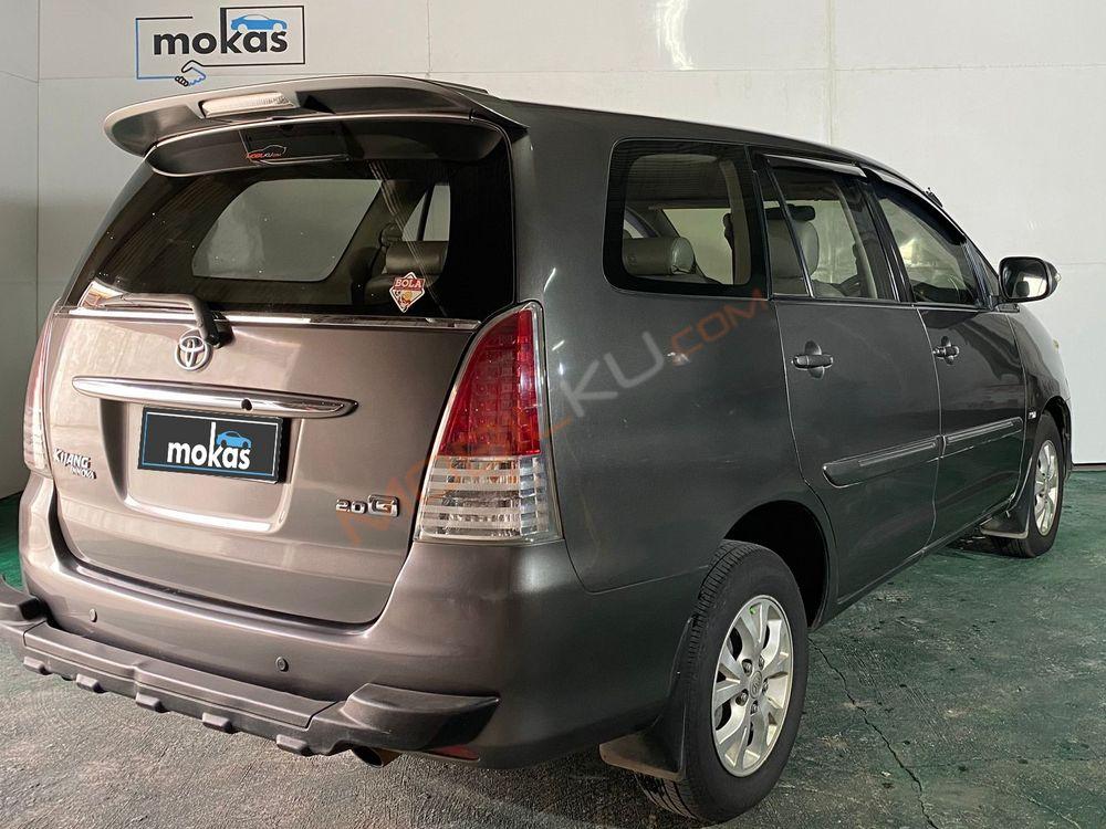 Mobil Toyota Kijang Innova 2010