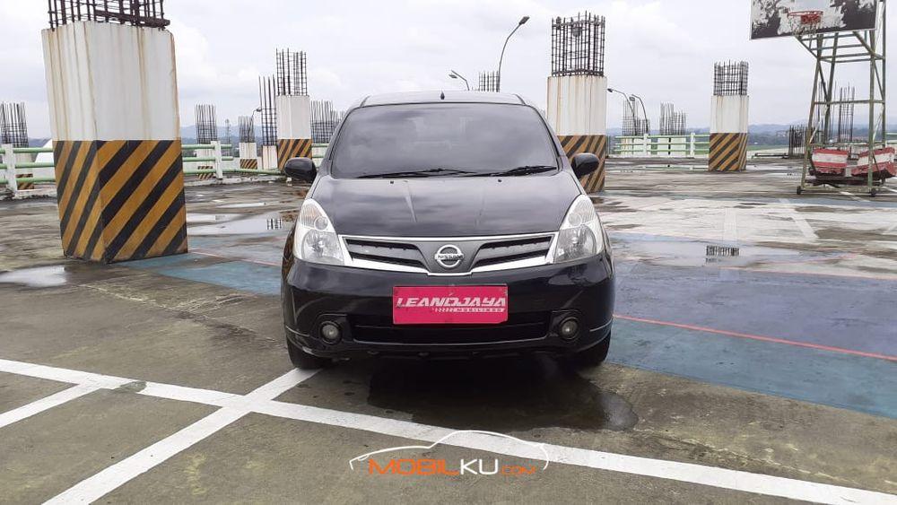 Mobil Nissan Grand Livina 2012