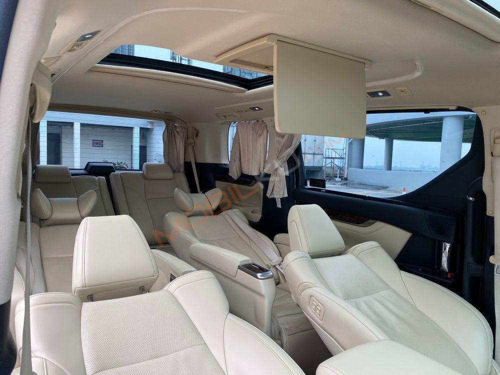 Mobil Toyota Alphard 2020