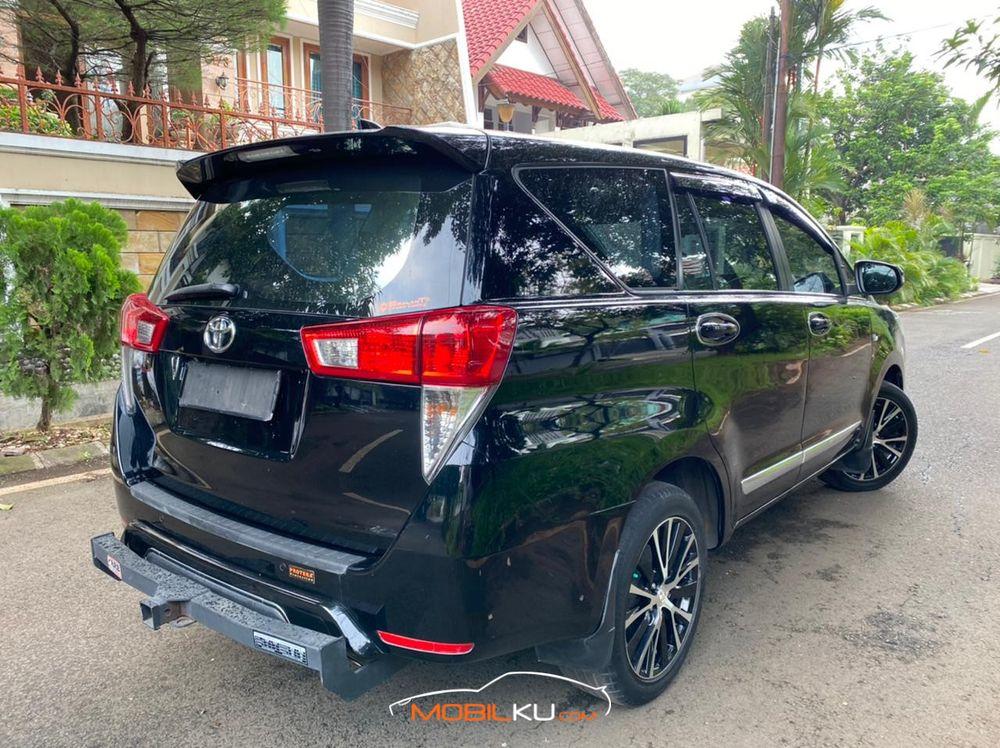 Mobil Toyota Kijang Innova 2016