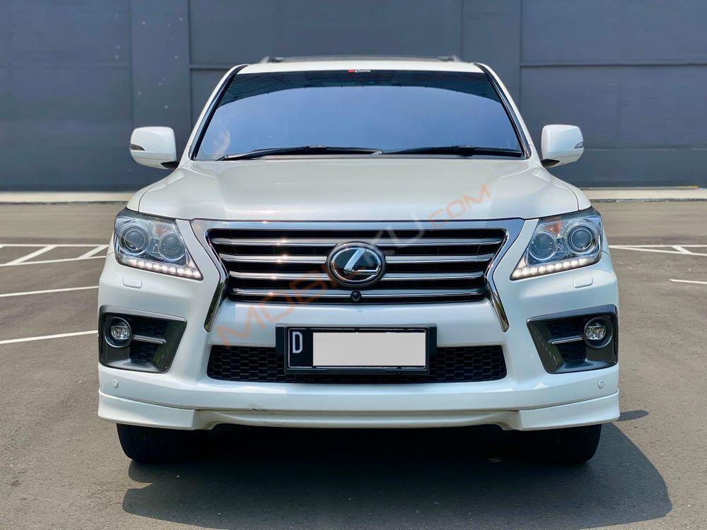 Mobil Lexus LX 2014