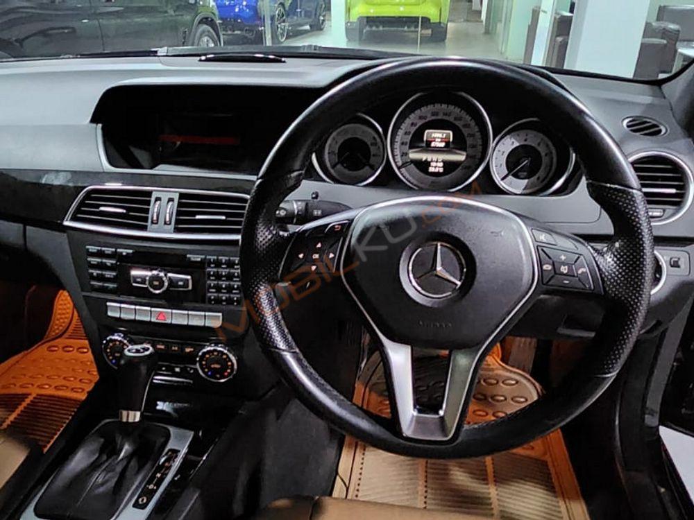 Mobil Mercedes-Benz C-Class 2013