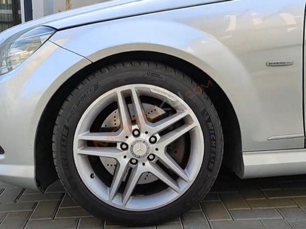 Mobil Mercedes-Benz C-Class 2010