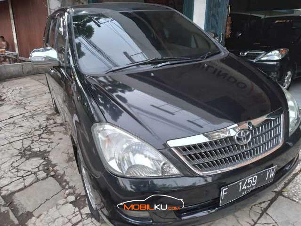 Mobil Toyota Kijang Innova 2006