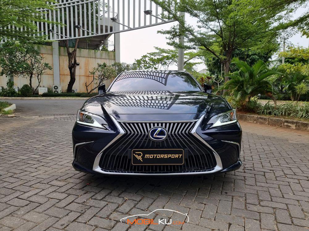 Mobil Lexus ES 2019