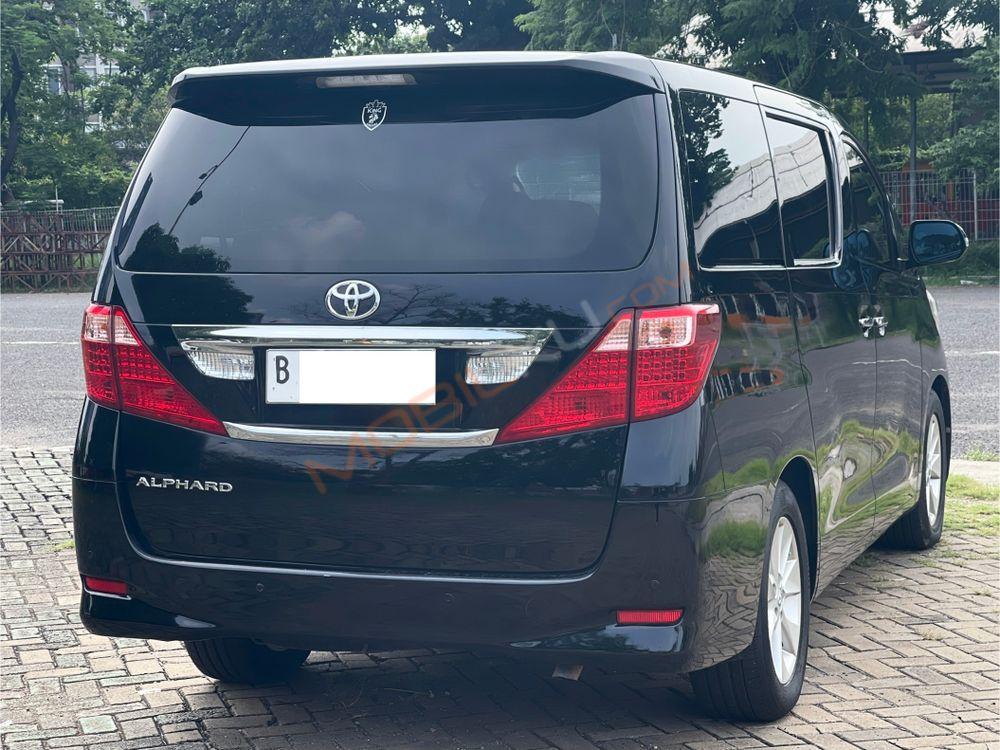 Mobil Toyota Alphard 2009