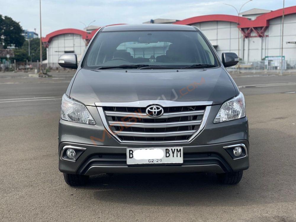 Mobil Toyota Kijang Innova 2014