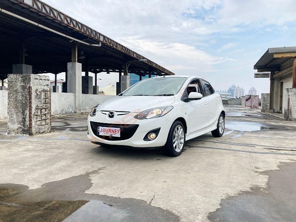 Mobil Mazda 2 Hatchback 2012