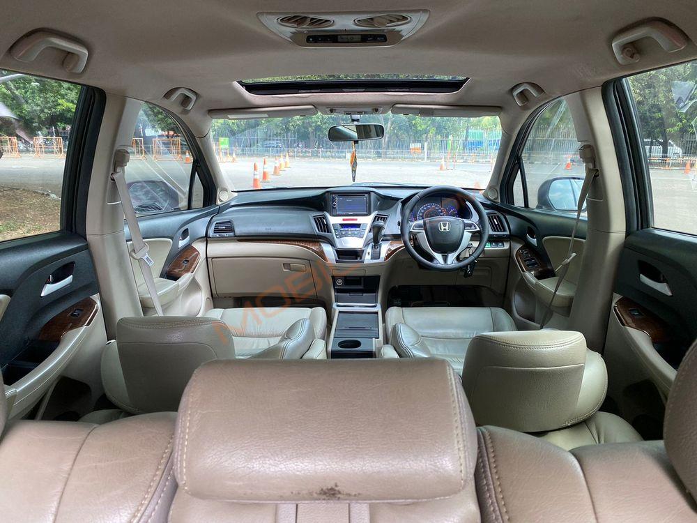 Mobil Honda Odyssey 2012