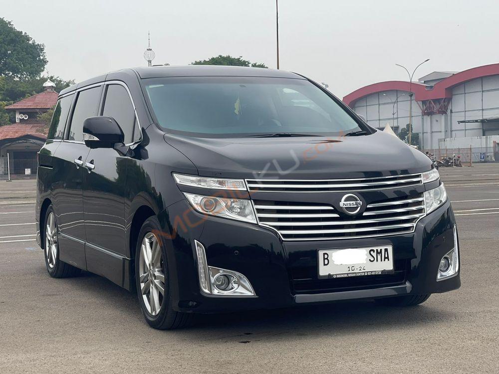 Mobil Nissan Elgrand 2013