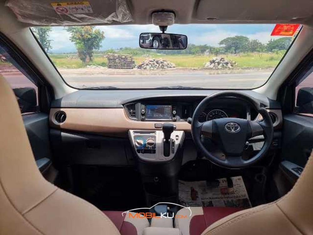Mobil Toyota Calya 2017