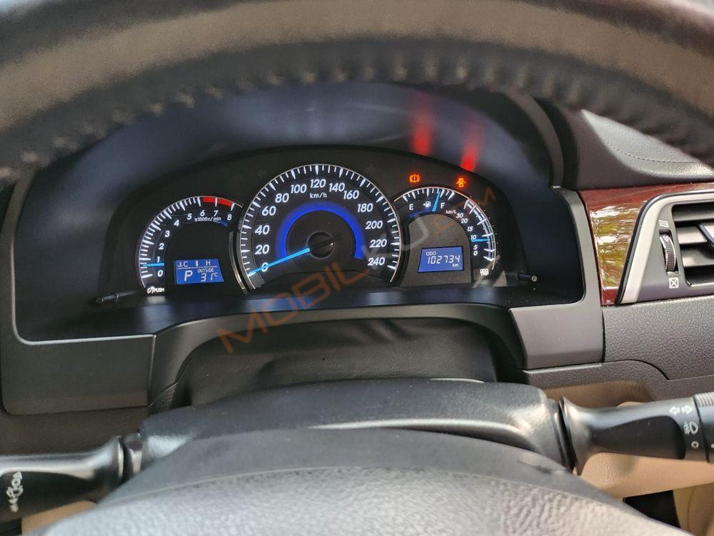 Mobil Toyota Camry 2013