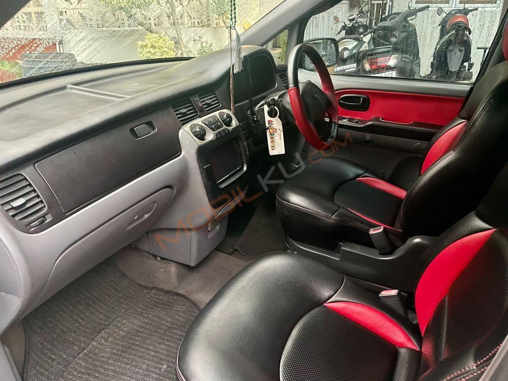 Mobil Hyundai Trajet 2001