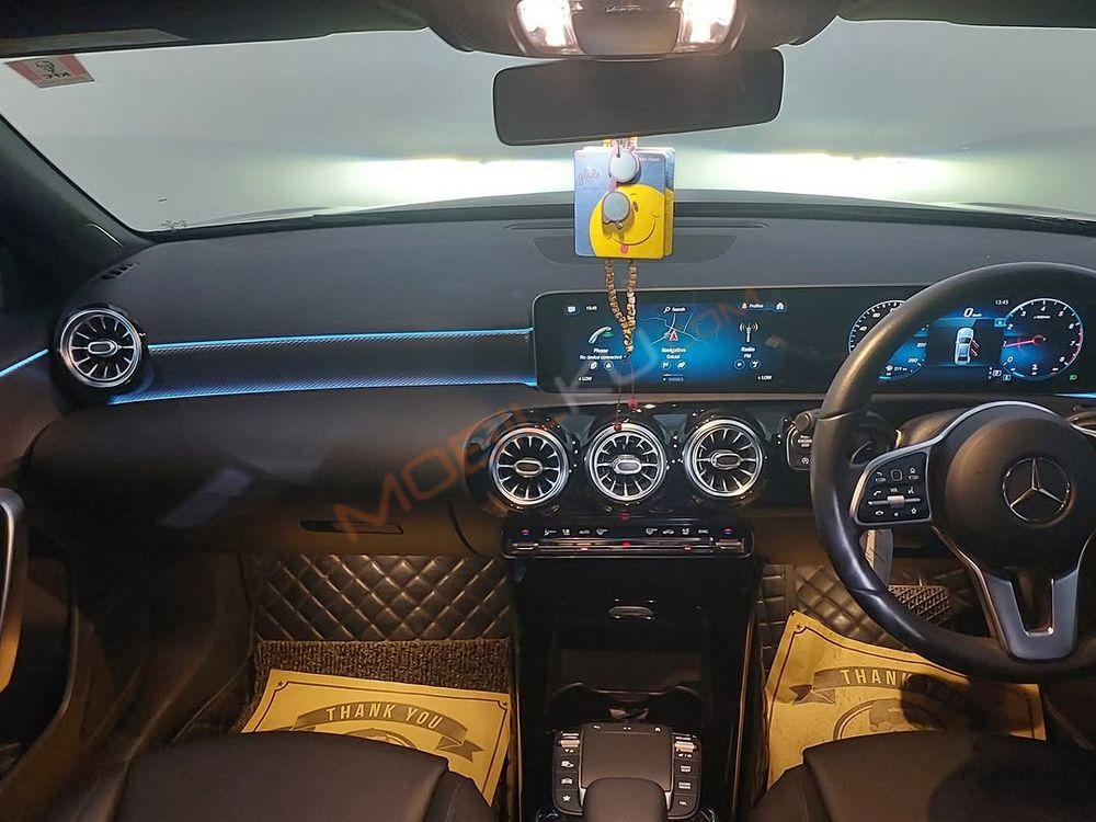 Mobil Mercedes-Benz A-Class 2021