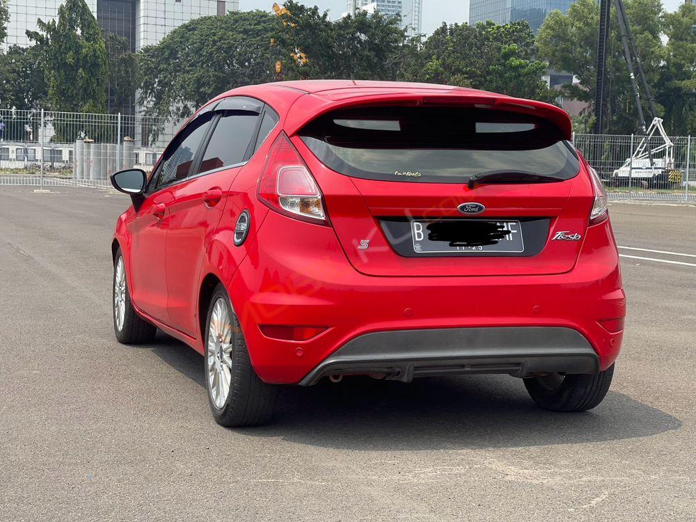 Mobil Ford Fiesta 2013