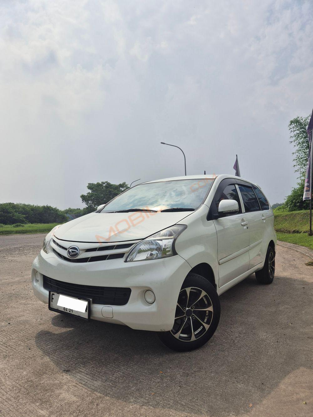 Mobil Daihatsu Xenia 2013
