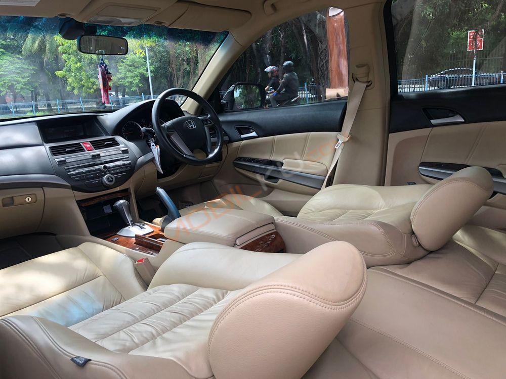 Mobil Honda Accord 2011