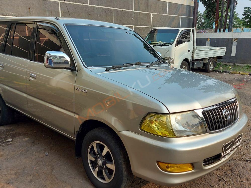 Mobil Toyota Kijang 2003