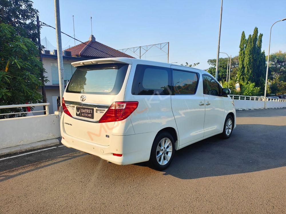 Mobil Toyota Alphard 2014