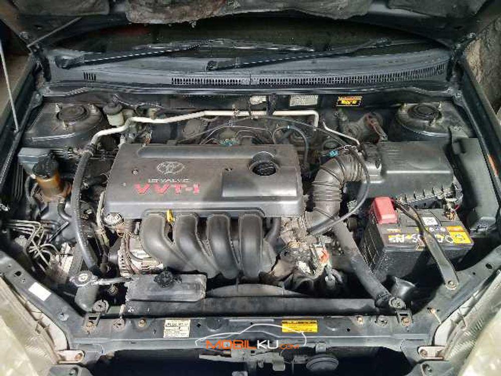 Mobil Toyota Corolla 2004