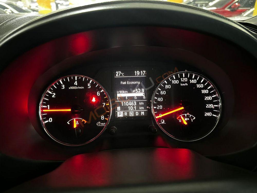 Mobil Nissan X-Trail 2012