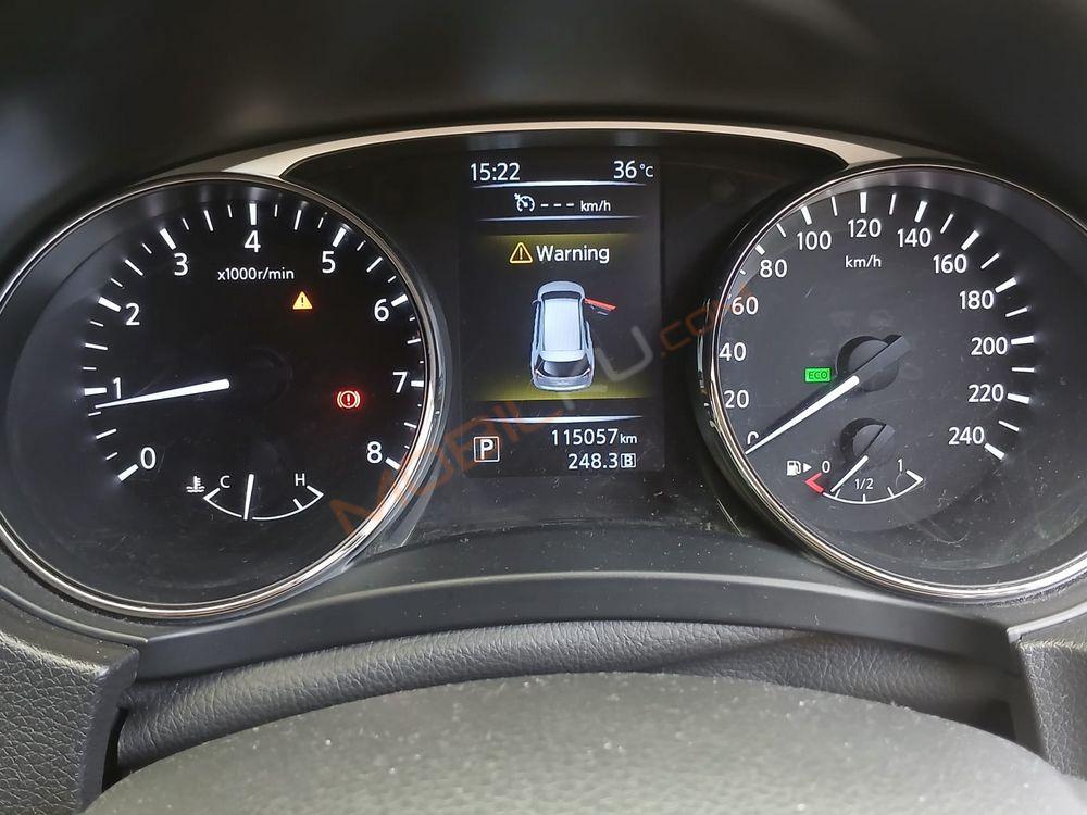 Mobil Nissan X-Trail 2015