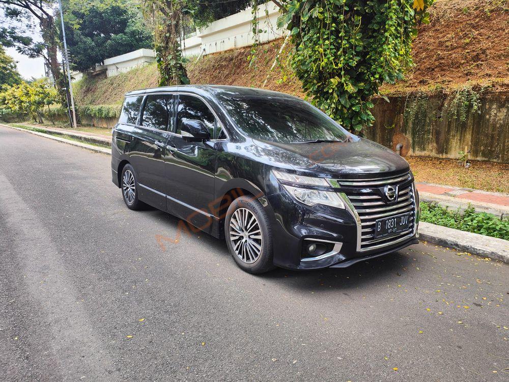 Mobil Nissan Elgrand 2016