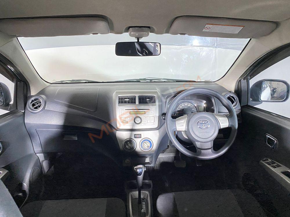 Mobil Toyota Agya 2015