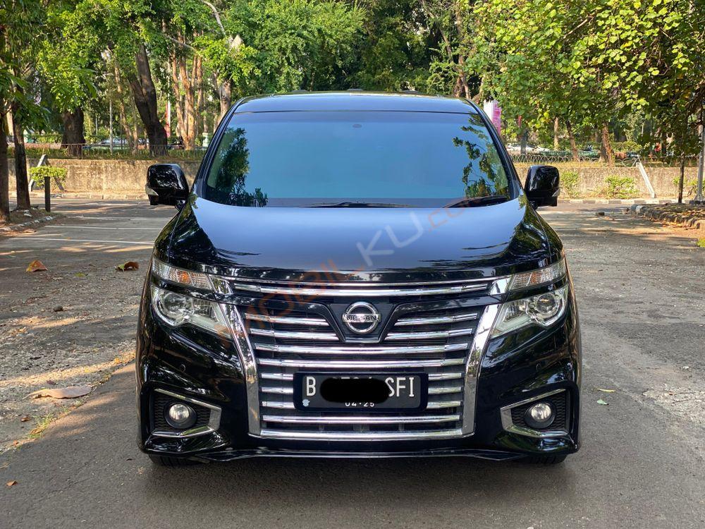 Mobil Nissan Elgrand 2014