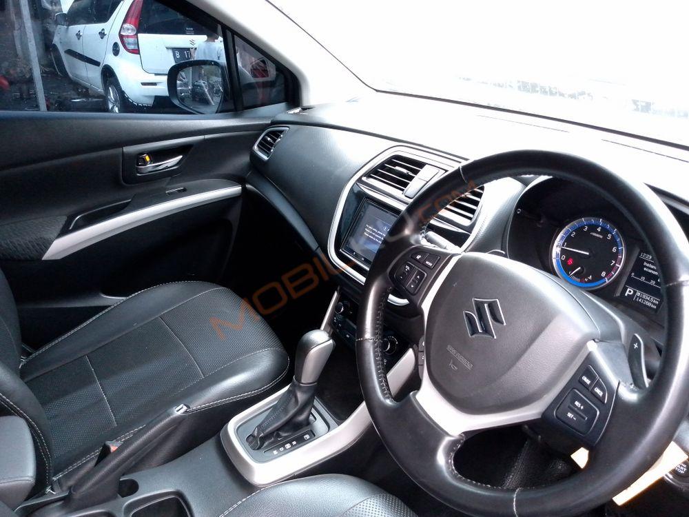 Mobil Suzuki SX4 2017