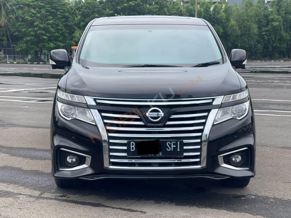 Mobil Nissan Elgrand 2014