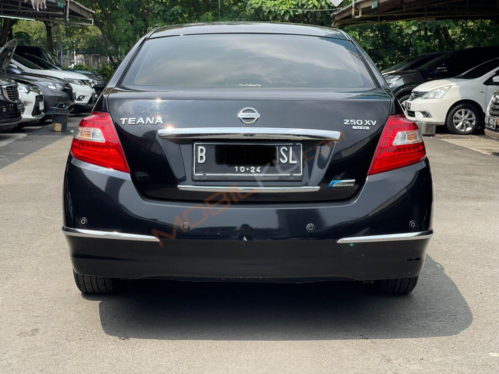 Mobil Nissan Teana 2010