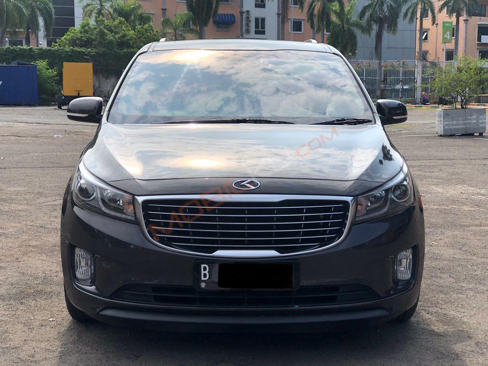 Mobil Kia Sedona 2017