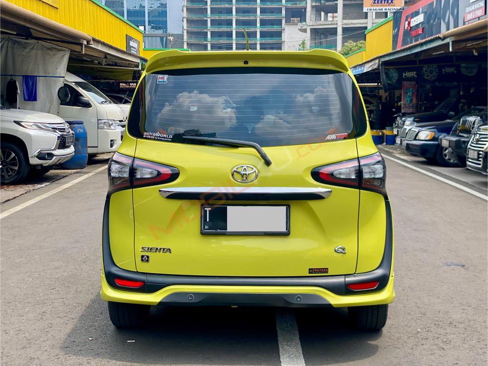Mobil Toyota Sienta 2021