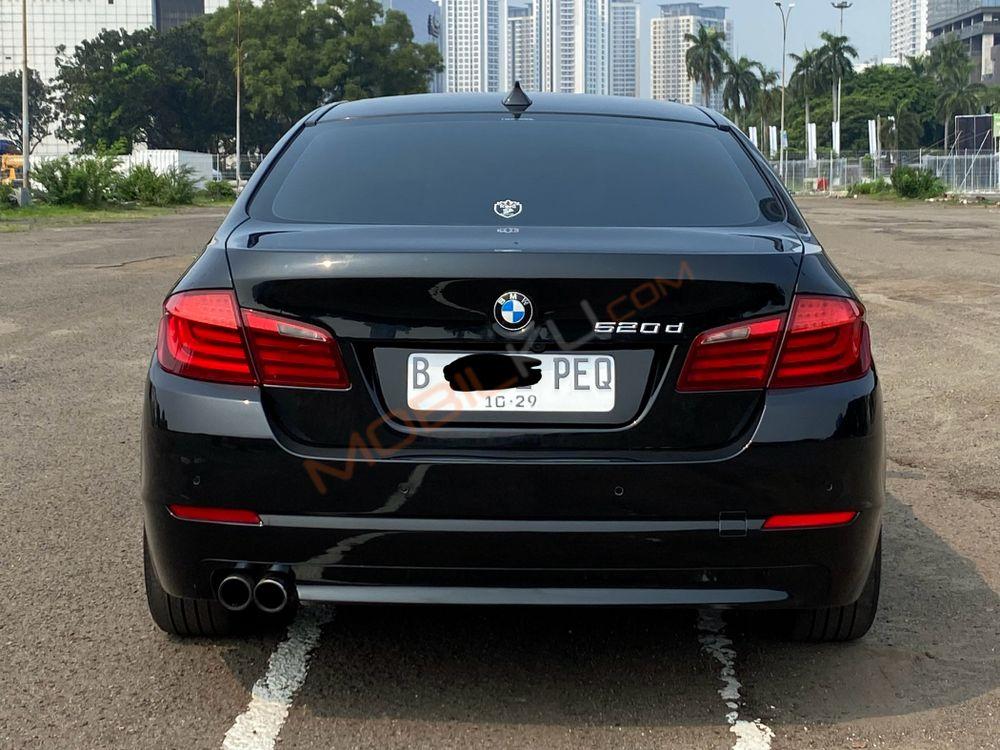 Mobil BMW 5 Series 2013