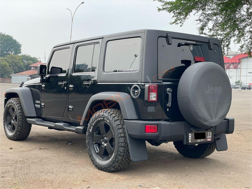 Mobil Jeep Wrangler 2011