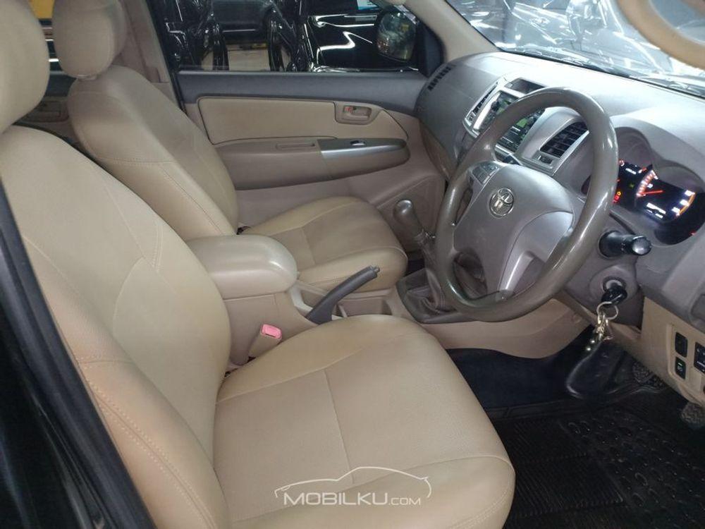 Mobil Toyota Hilux 2013