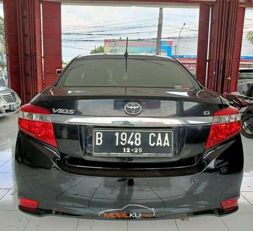 Mobil Toyota Vios 2014