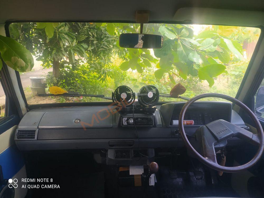 Mobil Toyota Kijang 1995