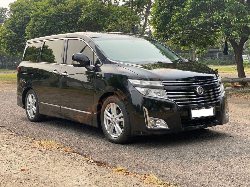 Mobil Nissan Elgrand 2014