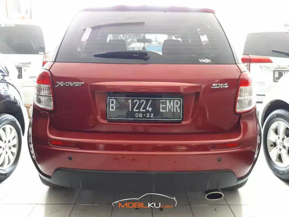 Mobil Suzuki SX4 2012