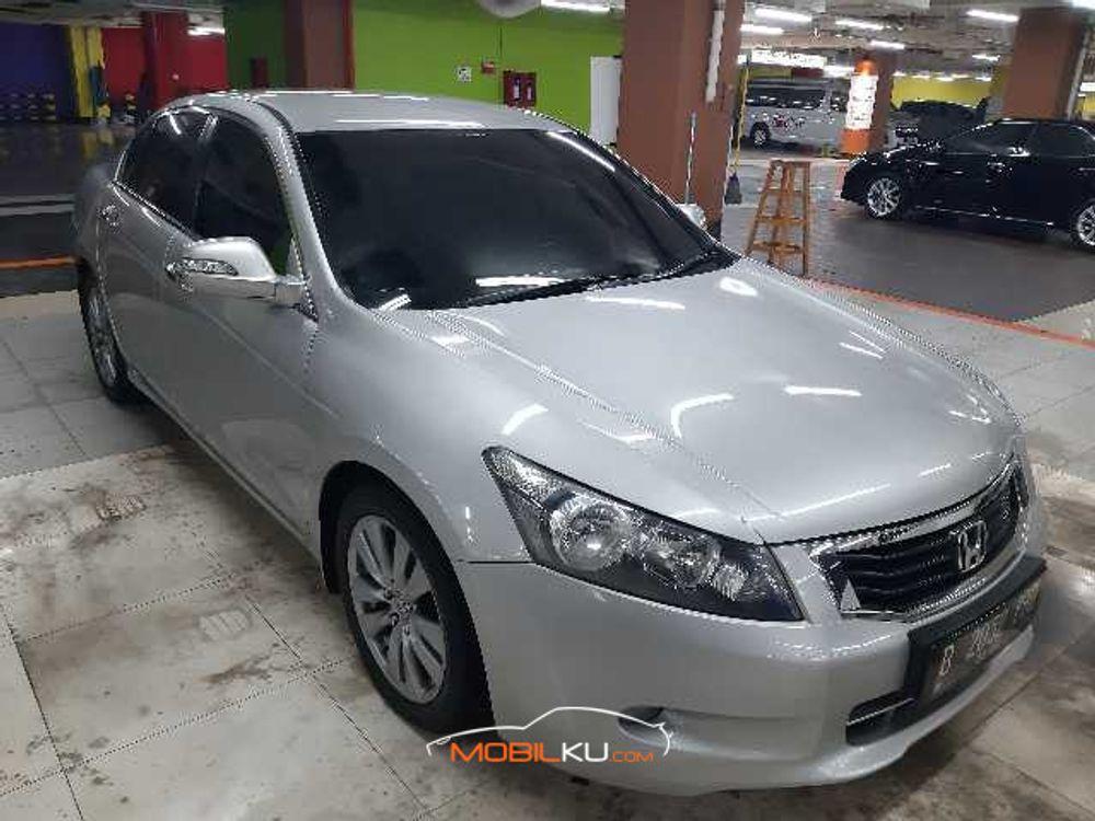 Mobil Honda Accord 2010